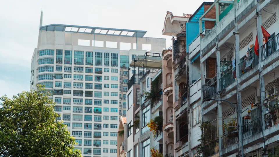 Chuyên viên tư vấn tại văn phòng